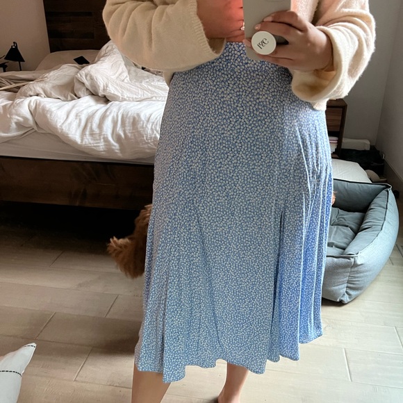 H&M blue floral skirt - Picture 2 of 4